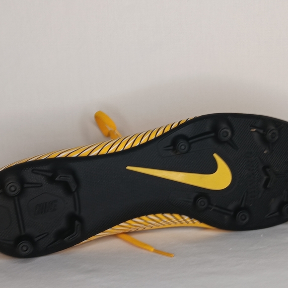 Nike - Picture 5 of 8